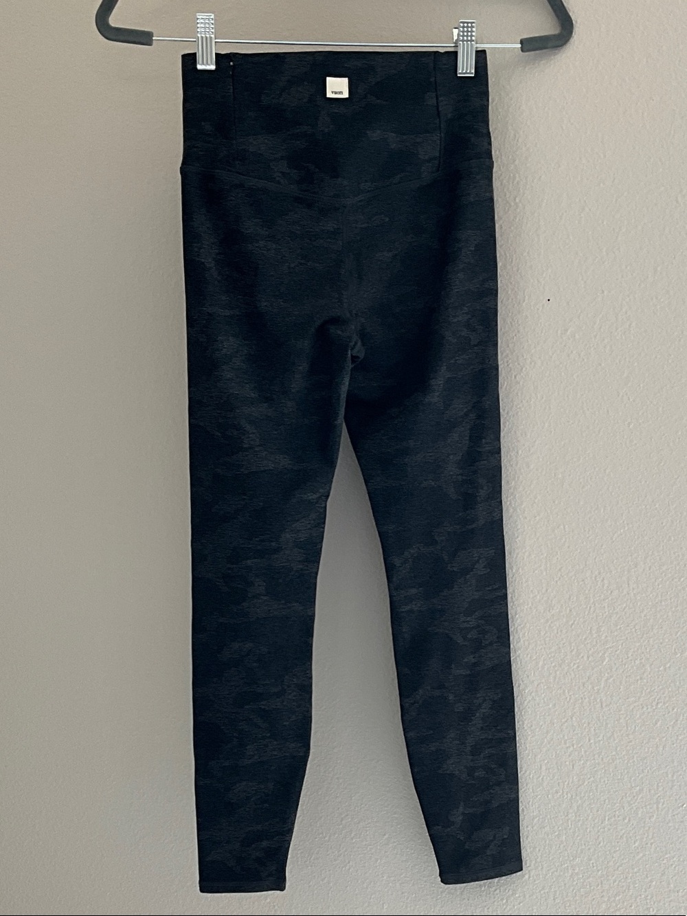 Vuori Camo Leggings XS Gray Black High Rise Performance Yoga Athletic Pants